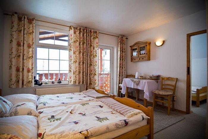 Gosciniec Poezja Apartment ชกลาร์สกา ปอเรมบา ภายนอก รูปภาพ